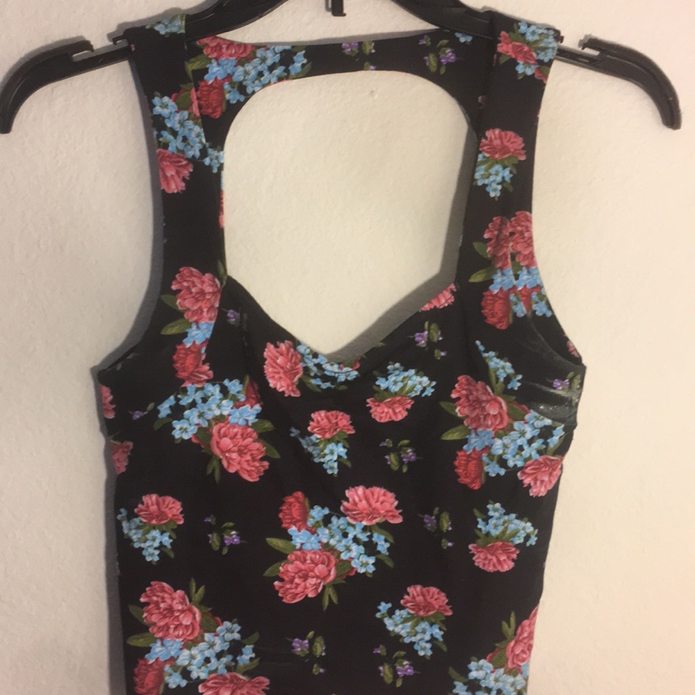 Tops - Picture 2 of 7